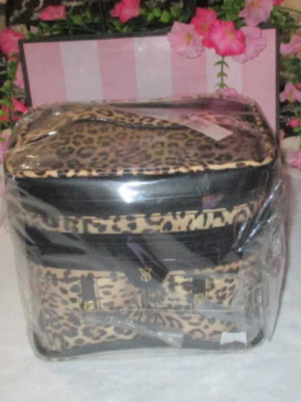 Makeup Bag 4 Pcs leopard Print Train Case New
